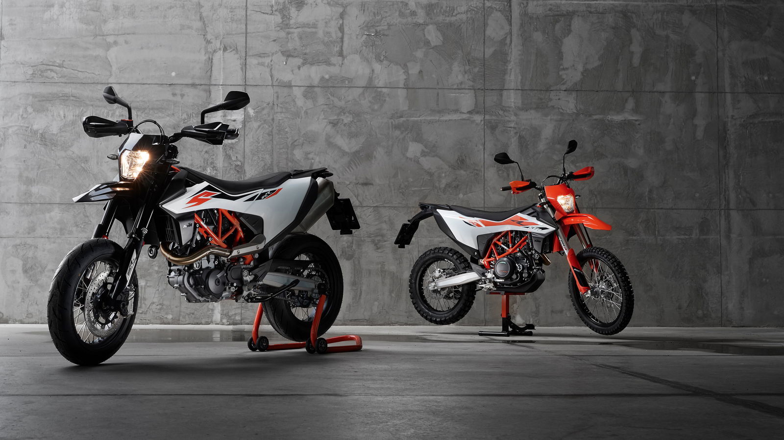 KTM 690 SMC R KTM 690 ENDURO R MY2019_01.jpg